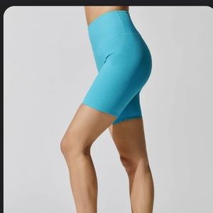 Carbon 38 ribbed biker short. Teal/aqua. Size small.